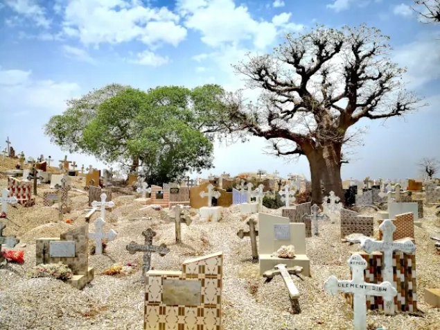 Fadiouth et son cimetière mixte chrétien / musulman